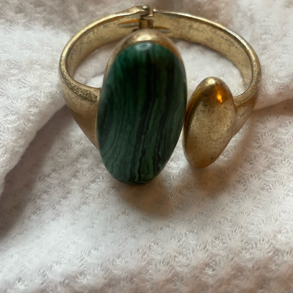 RLM Gold and Green Women's statement bracelet - Picture 3 of 3